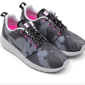 Nike Roshe Grey Pink Camo